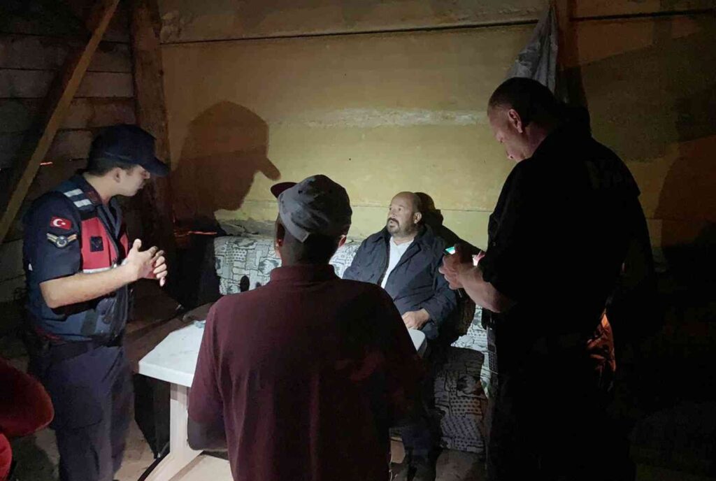 Köyde Kaybolan Adam Eki̇pler Tarafından Bulundu