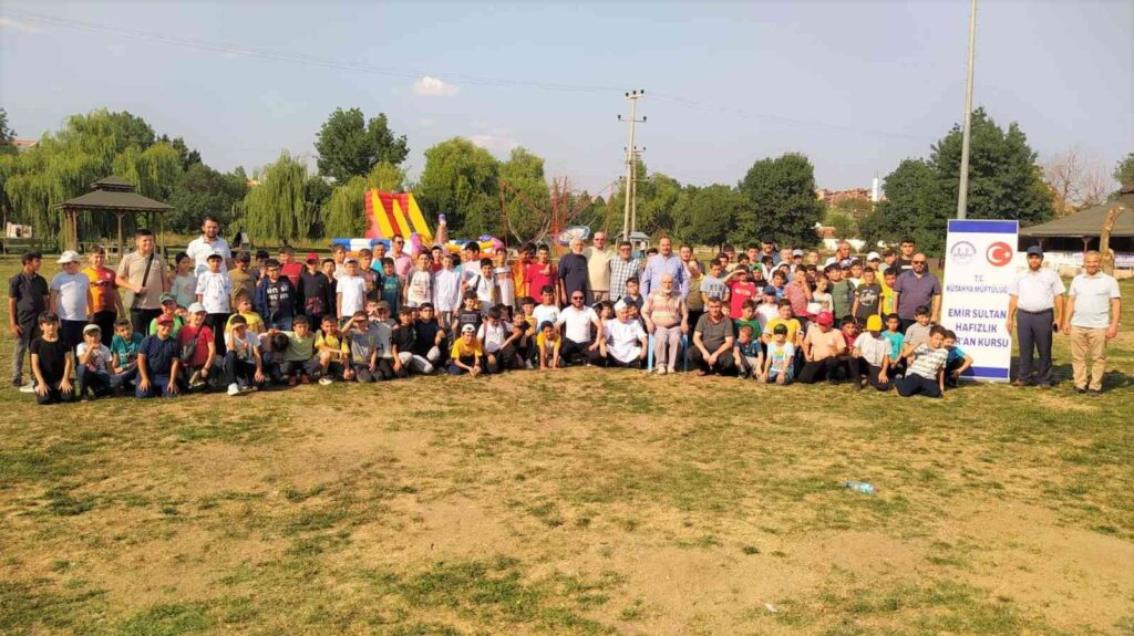 Kuran Kursu Öğrenci̇leri̇ne Pi̇kni̇k