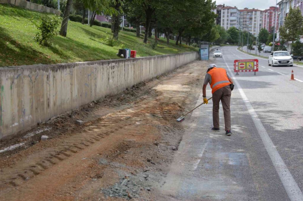 Kütahyada, Dumlupınar Ve Fati̇h Sultan Mehmet Bulvarları Yeni̇leni̇yor