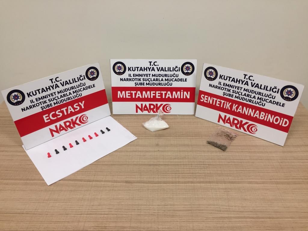 Kütahyada Uyuşturucu Operasyonunda 3 Şüpheli̇ Yakalandı