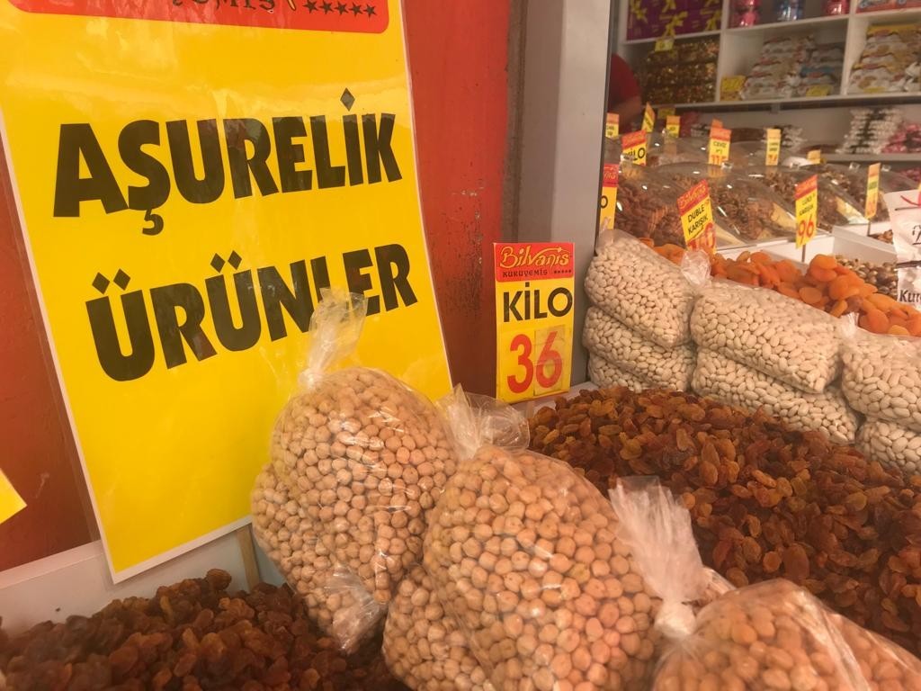 Muharrem Ayının Gelmesi̇yle Aşureli̇k Malzemeleri̇n Satışı Önemli̇ Ölçüde Arttı