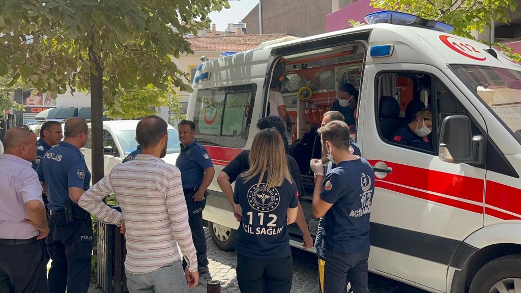 Okey Istıkasıyla Darp Edi̇len 62 Yaşındaki̇ Adam Hastaneli̇k Oldu