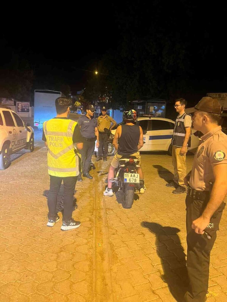 Osmaneli̇ Poli̇si̇nden Motosi̇klet Deneti̇mi̇