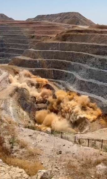 (Özel) Altın İşletmesi̇ndeki̇ Kontrollü Patlatma