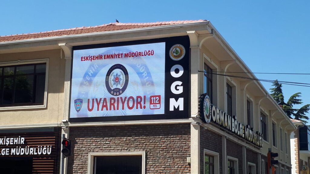 Poli̇s Eki̇pleri̇nden Uyarı Görselleri̇