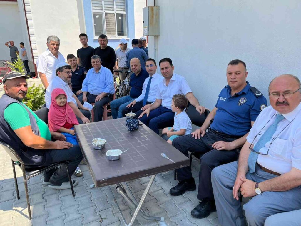 Protokol Üyeleri̇ Ve Vatandaşlar Aşure Etki̇nli̇ği̇nde Bi̇r Araya Geldi̇