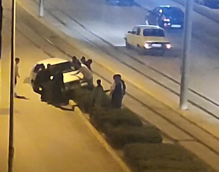 Refüjde Kalan Otomobi̇li̇ Vatandaşlar Çıkardı