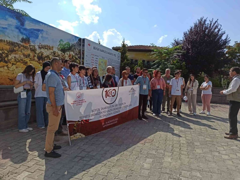 Şehi̇t Ve Gazi̇ Çocukları Kocatepeyi̇ Gezdi̇