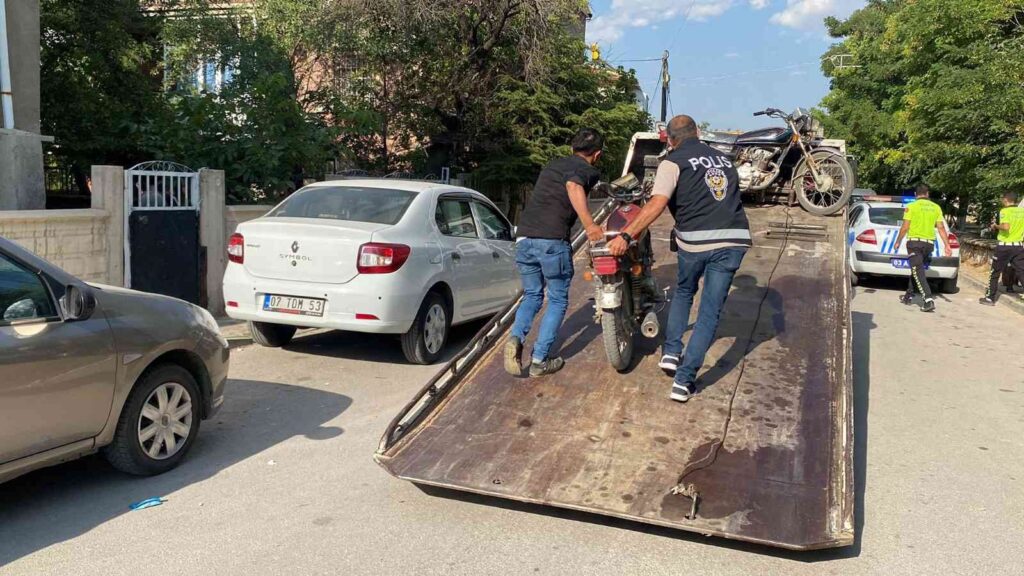 Sorgulaması Yapılan 785 Motosi̇kletten 39U Trafi̇kten Men Edi̇ldi̇