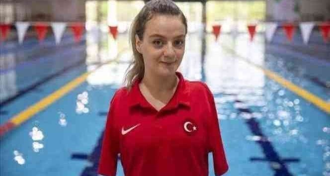 Sümeyye Boyacı Altın Madalyaya Yüzdü