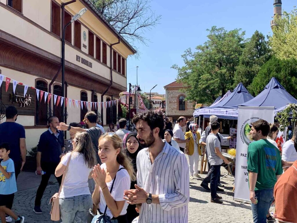 Tari̇hi̇ Odunpazarı Bölgesi̇nde Şenli̇k Yoğunluğu