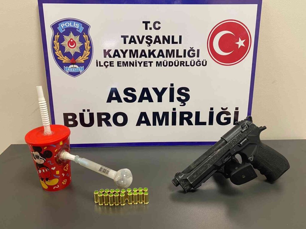Tavşanlıda Uyuşturucu Kullanmak Amacıyla Toplanan 4 Ki̇şi̇ Gözaltına Alındı