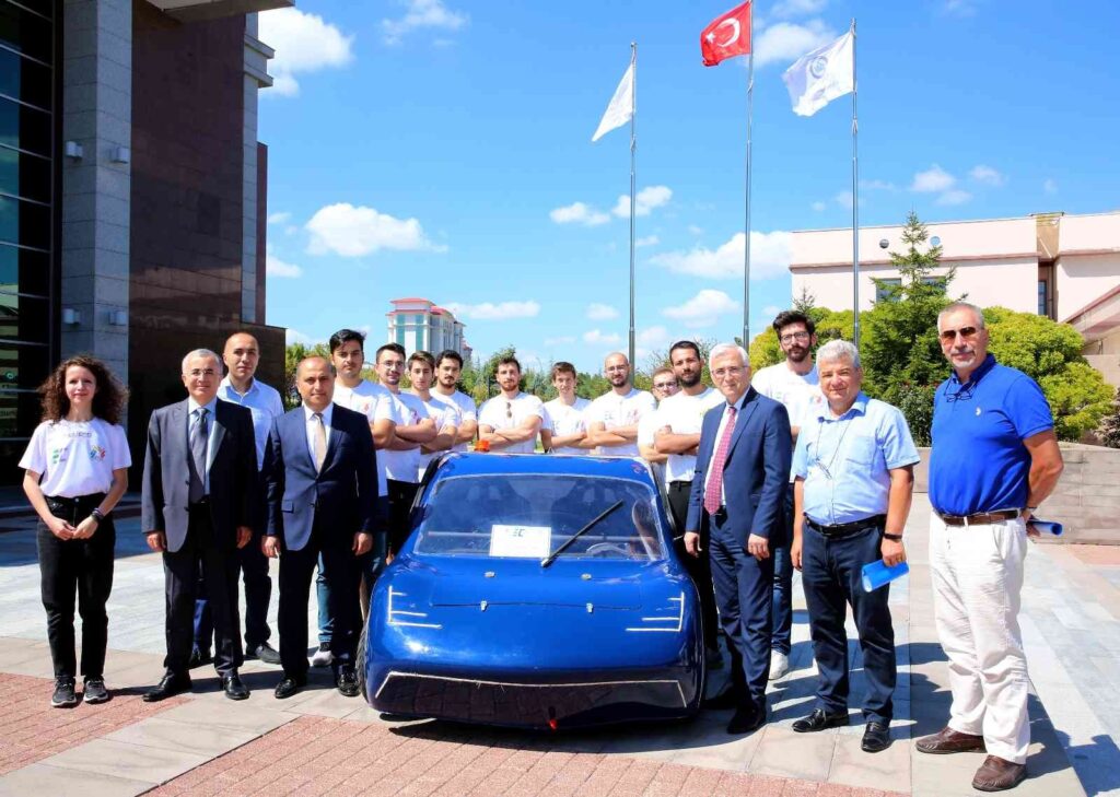 Teknofest Ödüllü Mavera Teknoloji̇ Takımından Rektör Prof. Dr. Kami̇l Çolaka Zi̇yaret