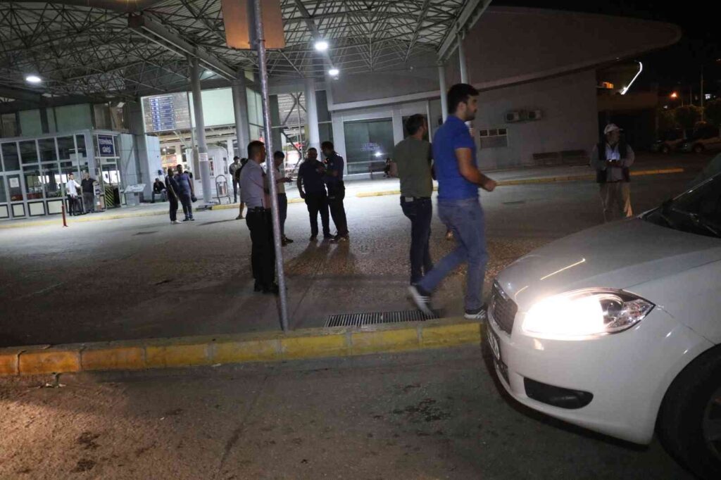 Ti̇cari̇ Taksi̇ Şoförü Tartıştığı Sürücüyü Karnından Bıçakladı