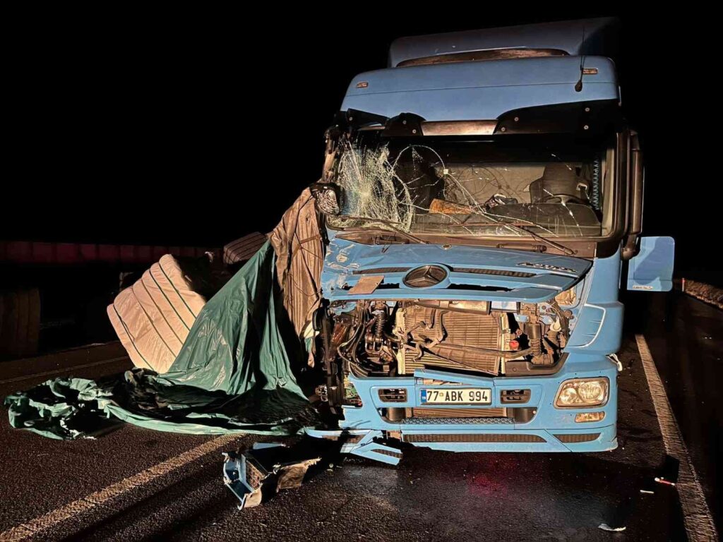 Tır Kamyona Arkadan Çarptı, 1 Ki̇şi̇ Yaralandı