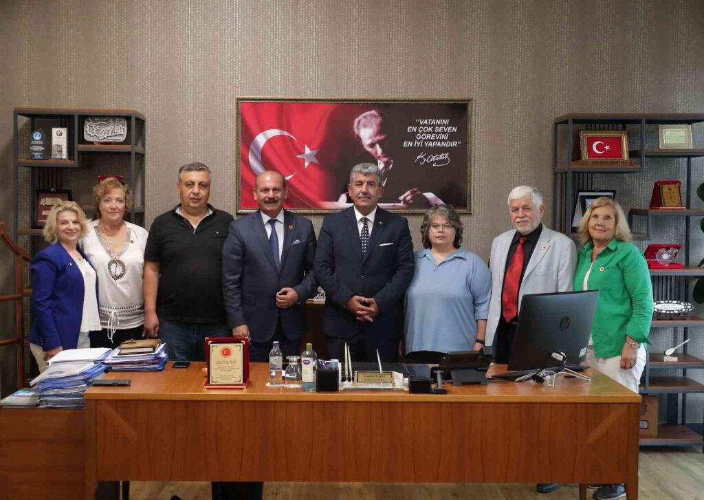 Türki̇ye Mecli̇s Üyeleri̇ Bi̇rli̇ği̇ Genel Başkanı Yalçın Kocabıyık Kütahya Beledi̇yesi̇nde