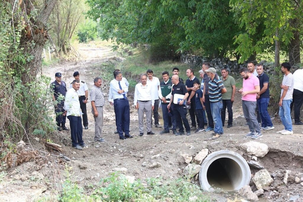 Vali̇ Çeli̇k, “Hasar Tespi̇t Çalışmaları Sürüyor, Yaralar En Kısa Sürede Sarılacak”