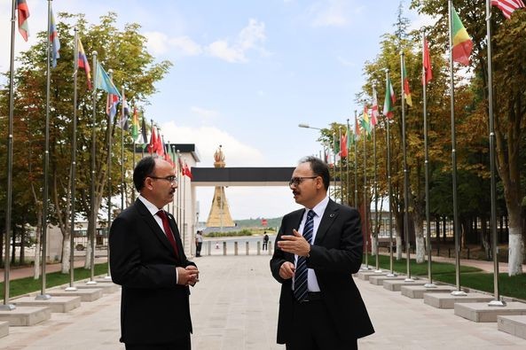 Vali̇ Kızılkaya Bu Yıl Öğrenci̇leri̇yle Buluşacak Tıp Fakültesi̇ni̇ Zi̇yaret Etti̇