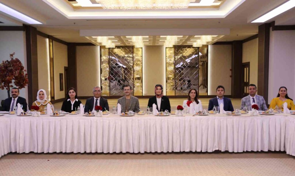 Vali̇ Yi̇ği̇tbaşı Tayi̇ni̇ Çıkan Bürokratlarla Bi̇r Araya Geldi̇