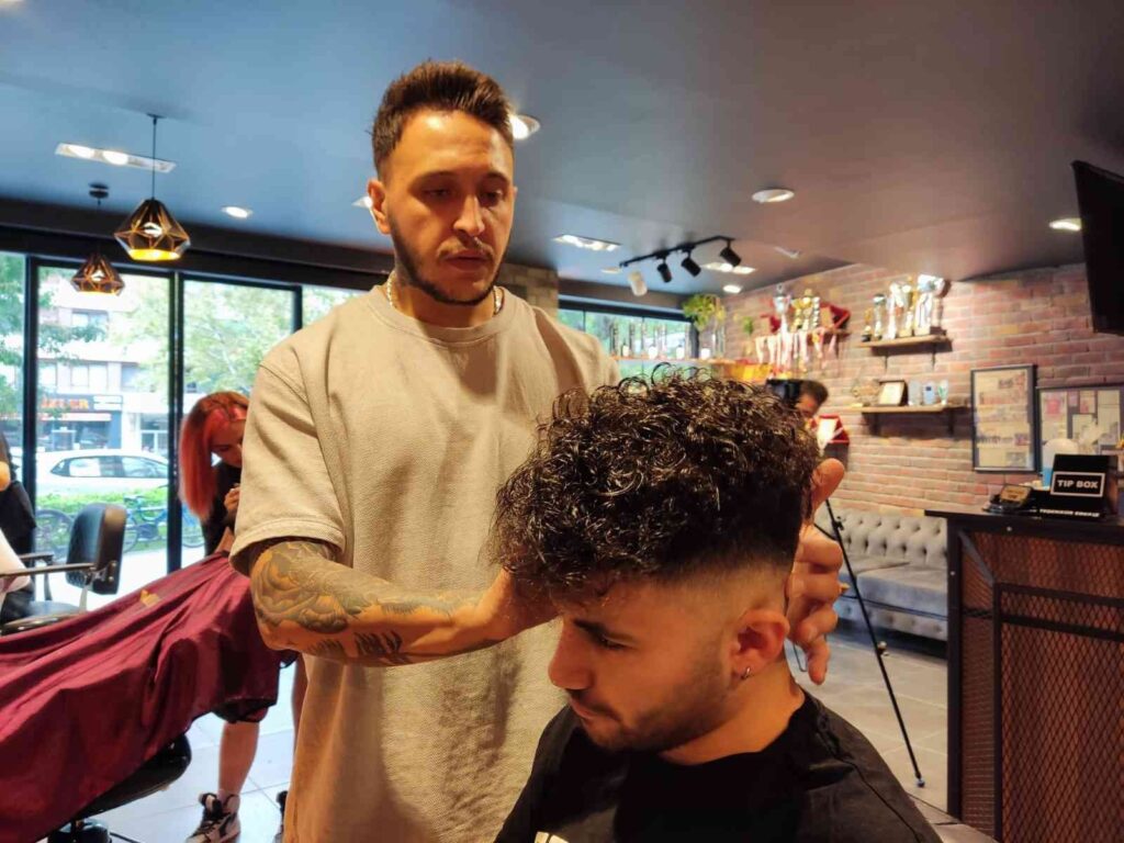 Yaz Aylarının Vazgeçi̇lmez Modeli̇: “Perma”