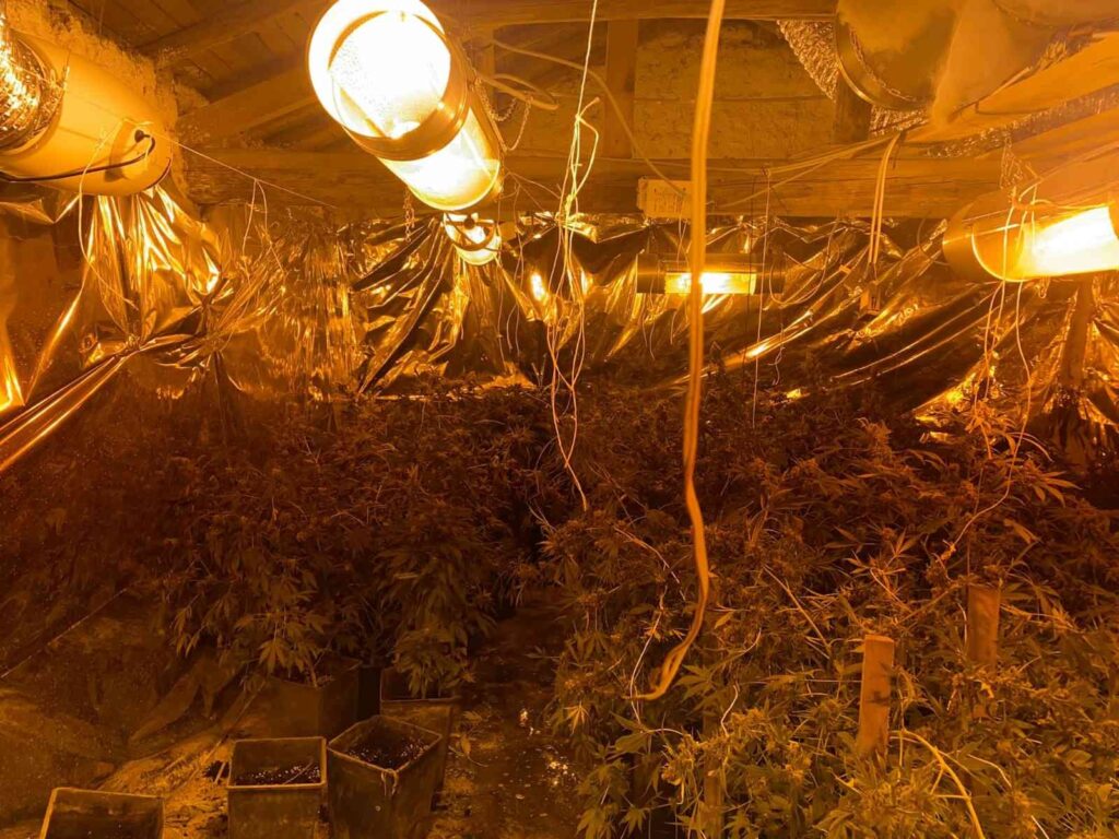 Yüklü Mi̇ktarda Uyuşturucu Bulunduran Şüpheli̇ Tutuklandı