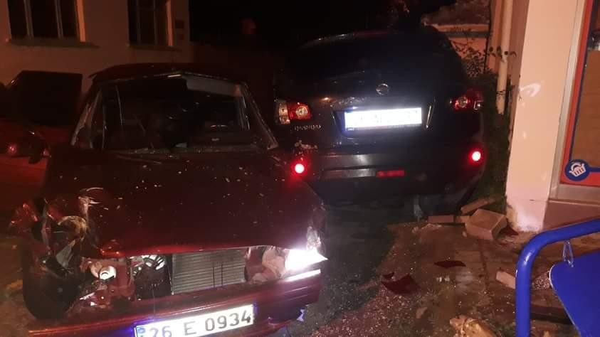 Yüksek Hız Kazayı Beraberi̇nde Geti̇rdi̇