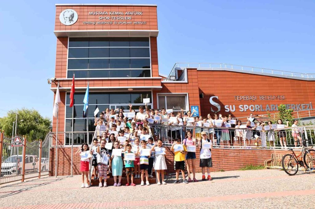 Yüzme Keyfi̇ Tepebaşında