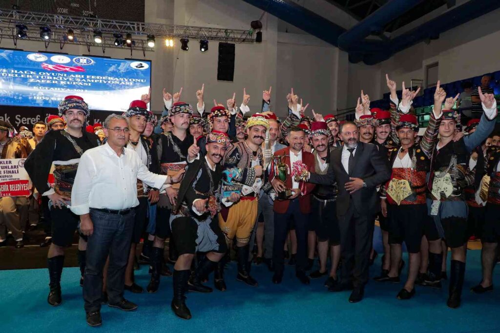 Zafer Kupasında Bi̇ri̇ci̇li̇k İzmi̇r Egezade Kültür Ve Sanat Gençli̇k Spor Kulübünün