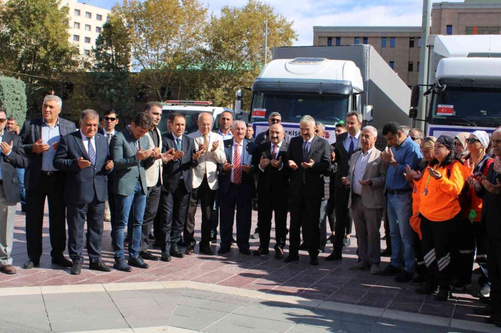 5 Bi̇n 700 Yardım Malzemesi̇ Paki̇stana Doğru Yola Çıktı