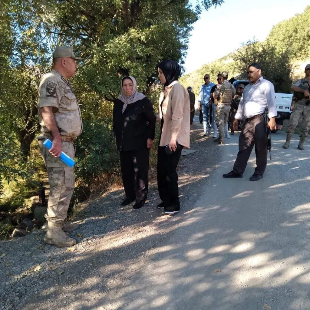 Acılı Anne Oğlunun Şehi̇t Düştüğü Yere Gi̇tti̇