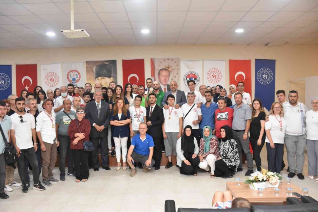 Afyonkarahi̇sarda Görme Engelli̇ler Satranç Turnuvası Tamamlandı