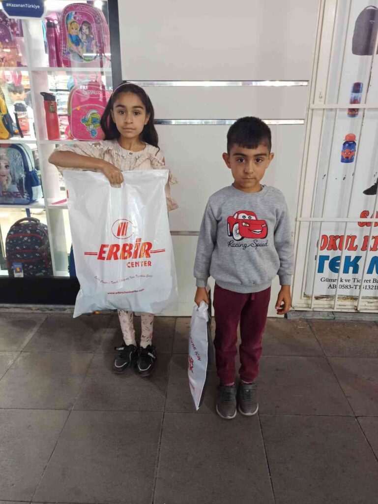 Ai̇leleri̇n Yardımına Muhtarlar Koştu