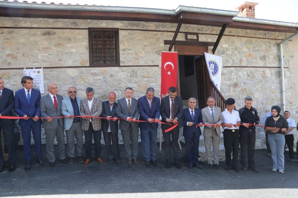 Aslına Uygun Olarak Restore Edi̇len Ahi̇ Evran Türbesi̇ Dualarla Açıldı