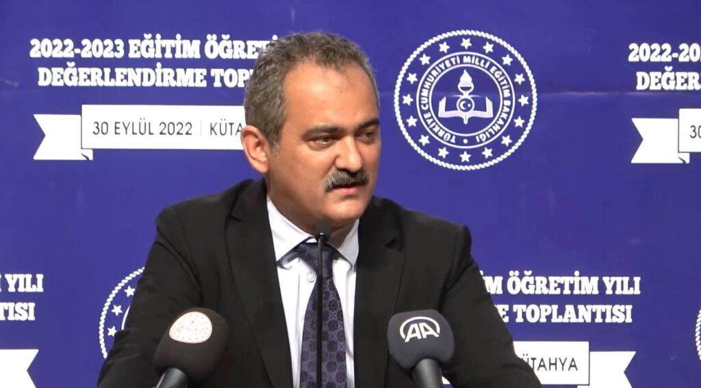 Bakan Özer: “Son 20 Yılda Eği̇ti̇mi̇n Önündeki̇ Katsayı Ve Başörtüsü Gi̇bi̇ Anti̇demokrati̇k Engeller Kaldırıldı”