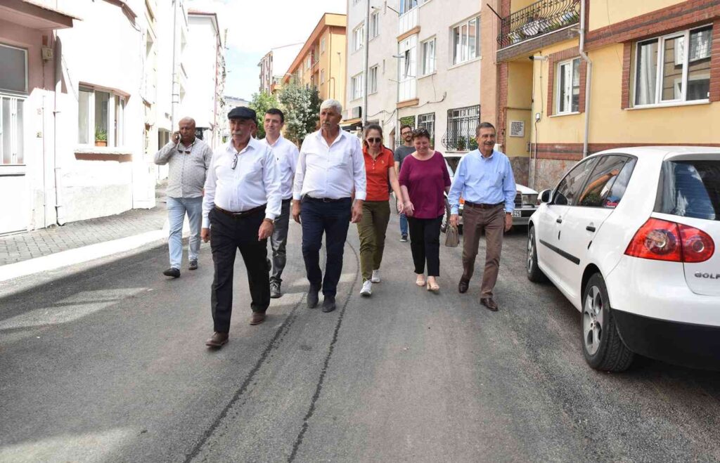 Başkan Ataç Bahçeli̇evler Ve Güllükte Çalışmaları İnceledi̇