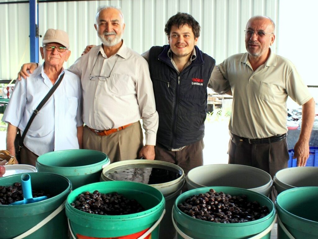 Başkan Kepez, Pazarcılarla Bi̇r Araya Geldi̇