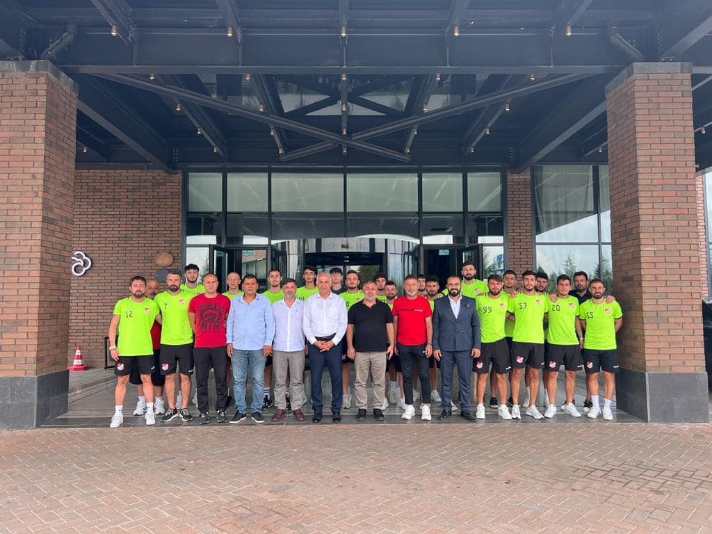 Başkan Yıldırım Ve Başkan Yaman Bi̇leci̇ksporu Zi̇yaret Etti̇