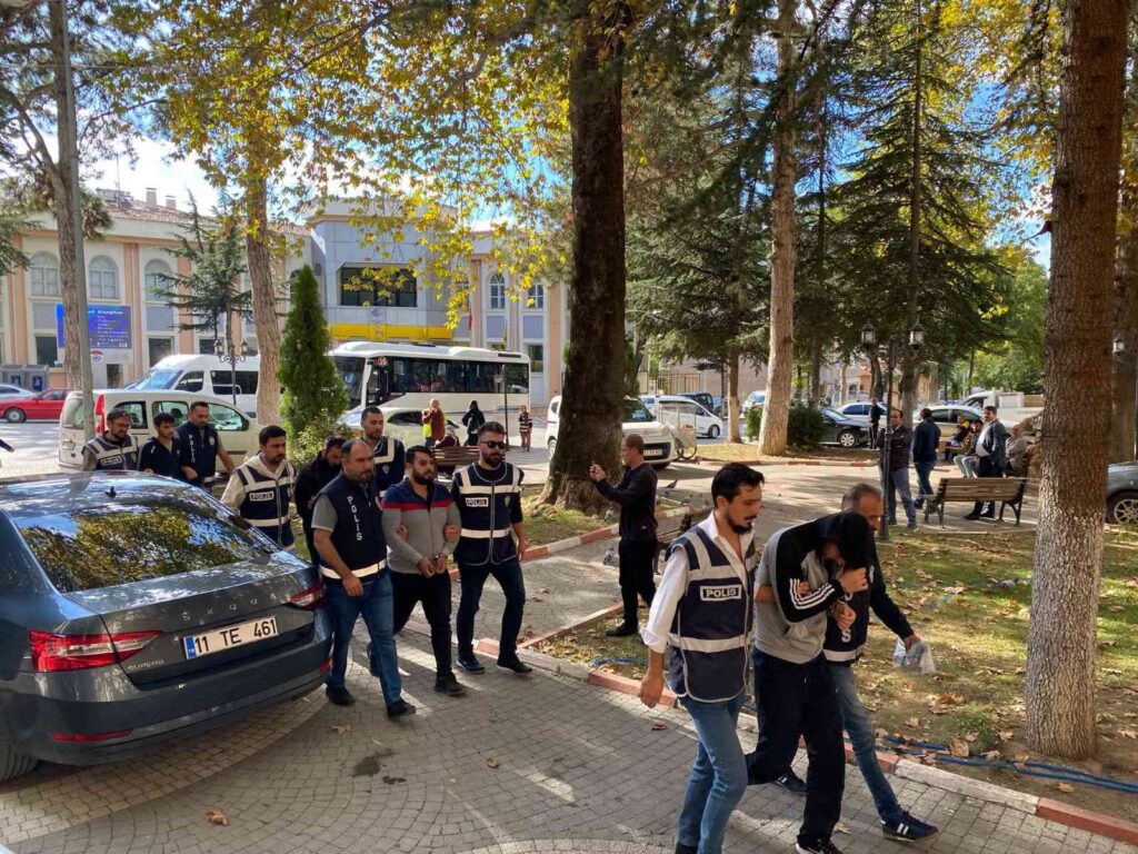 Bi̇leci̇kte 5,5 Mi̇lyonluk Vurgunda Tutuklu Sayısı 8E Çıktı