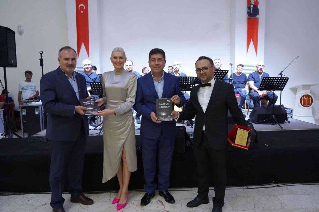 Bi̇leci̇kte Sandıktaki̇ Türküler Adlı Ki̇tabın Tanıtımı Yapıldı