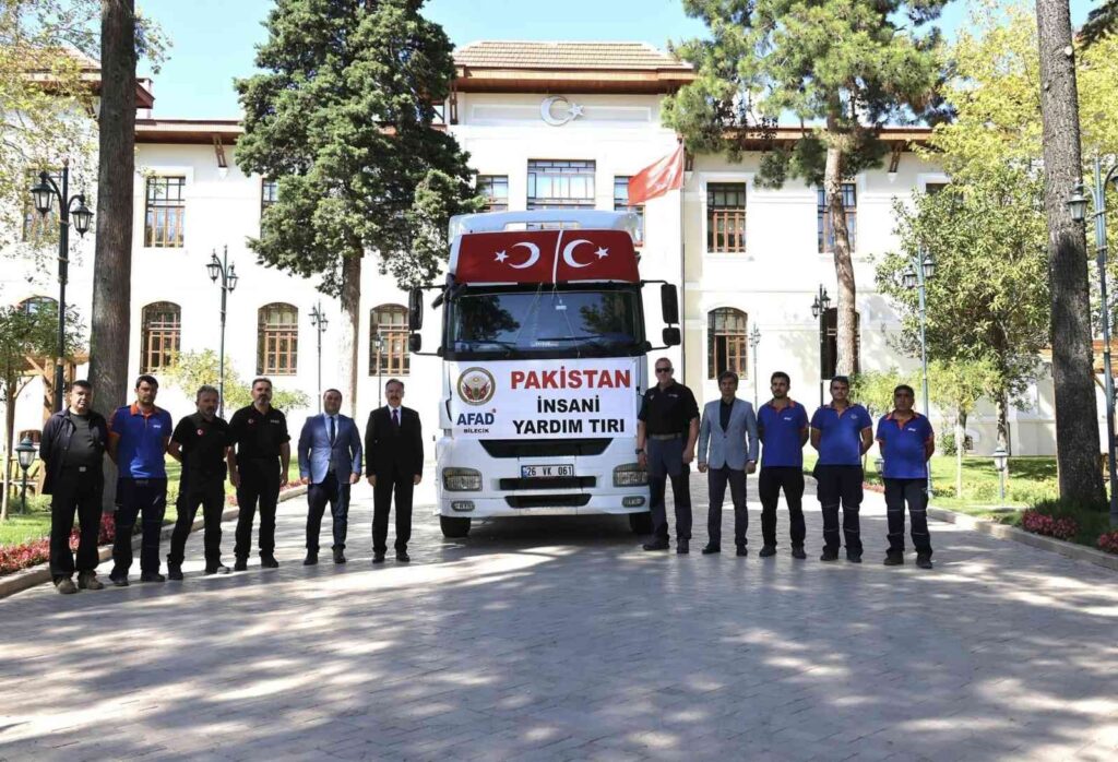 Bi̇leci̇kten Kardeş Ülke Paki̇stana Yardım Eli̇