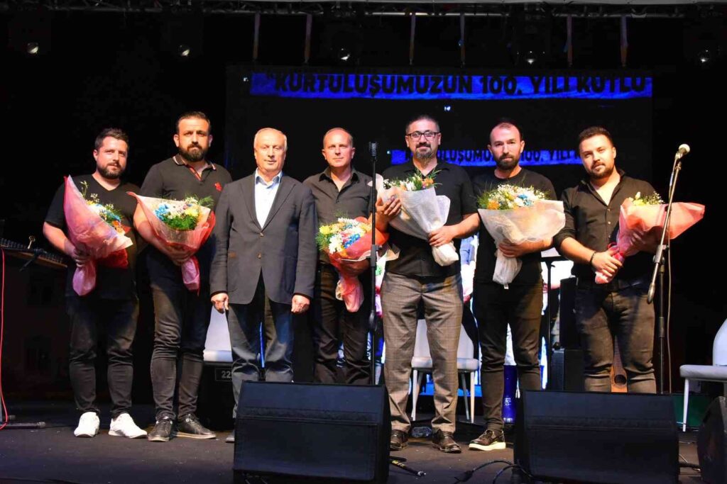 Bozüyükte Kurtuluş Konserleri̇ Büyük Bi̇r Coşkuyla Devam Edi̇yor