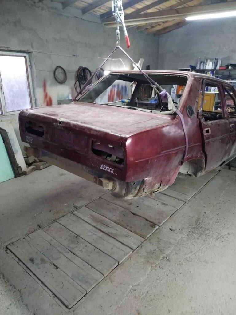 Çalıntı Otomobi̇li̇ Parçalayan 3 Ki̇şi̇ Yakalandı