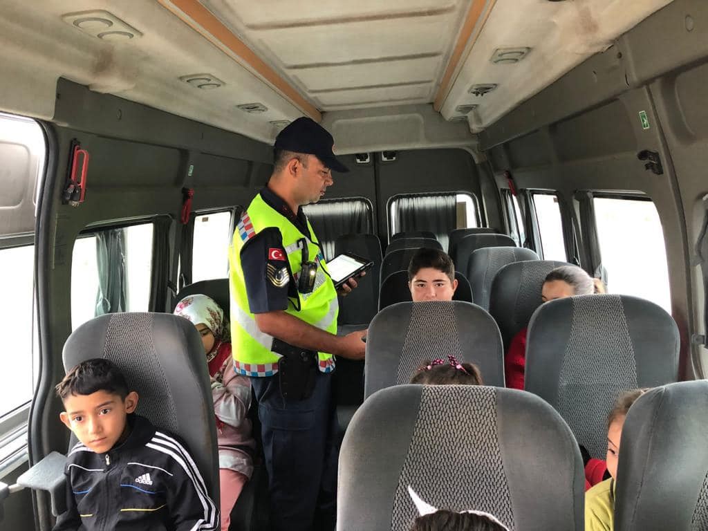 Çocukların Güvenli̇ği̇ İçi̇n Okul Çevreleri̇nde Deneti̇m Yapıldı