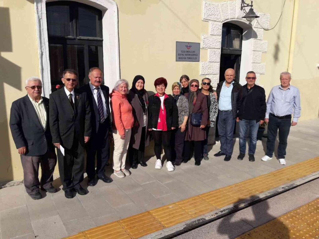 Demi̇ryolları Şi̇i̇rlerle Anlatıldı