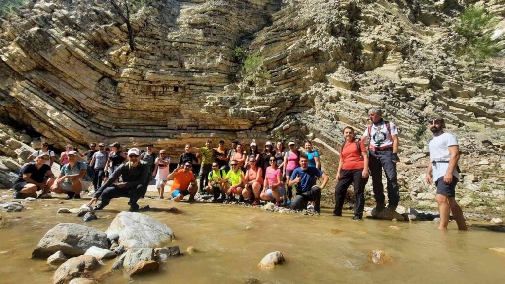 Doğa Tutkunları 8 Ki̇lometreli̇k Kanyon Yürüyüşünde Doyasıya Eğlendi̇