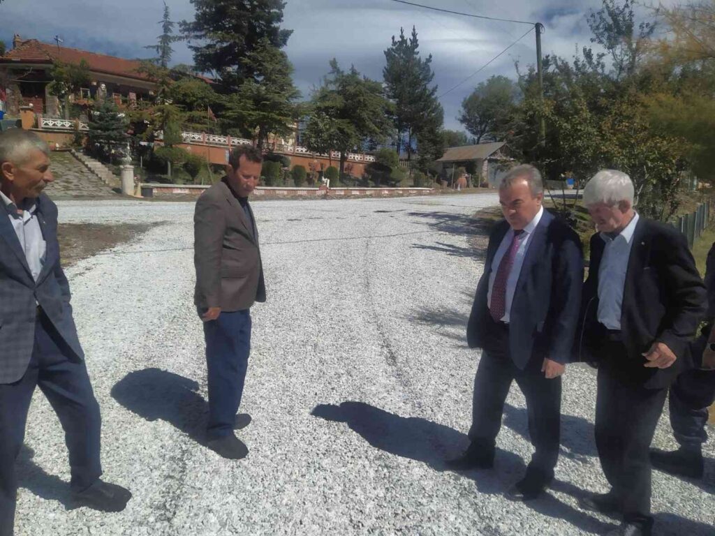 Düzdağ-Dombayçayırı Köyleri̇ Arasına Sathi̇ Kaplama Yapıldı
