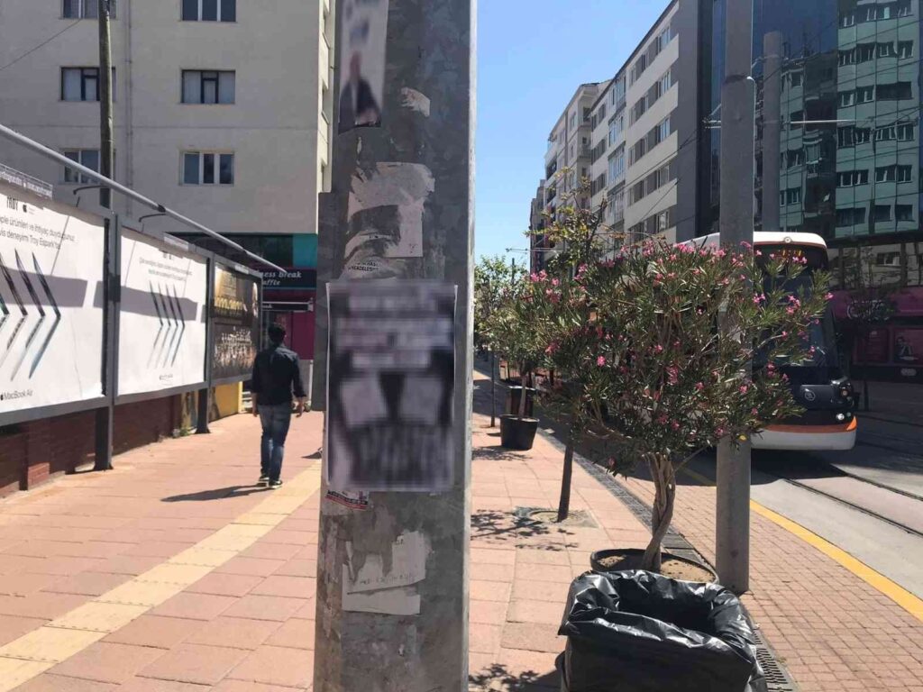 Elektri̇k Di̇rekleri̇ Reklam Panosuna Döndü