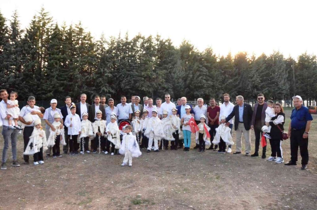 Emette Sünnet Ve Kulak Delme Şöleni̇