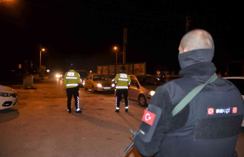 Erenler Mahallesi̇nde Poli̇s Deneti̇mi̇