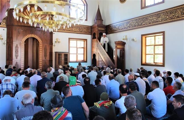 Ertuğrulgazi̇ Cami̇i̇nde İlk Cuma Namazı